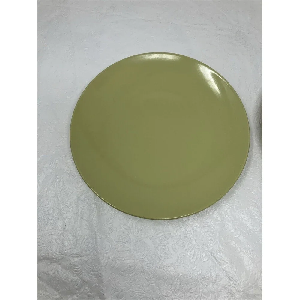 IKEA Dinnerware Fargrik Luncheon Plates Set Of 2 Avocado Green 21963 8-3/4”